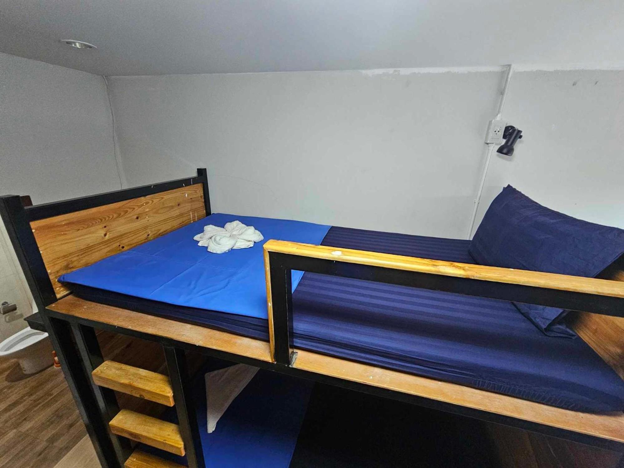 Eq Hostel Thong Sala Esterno foto