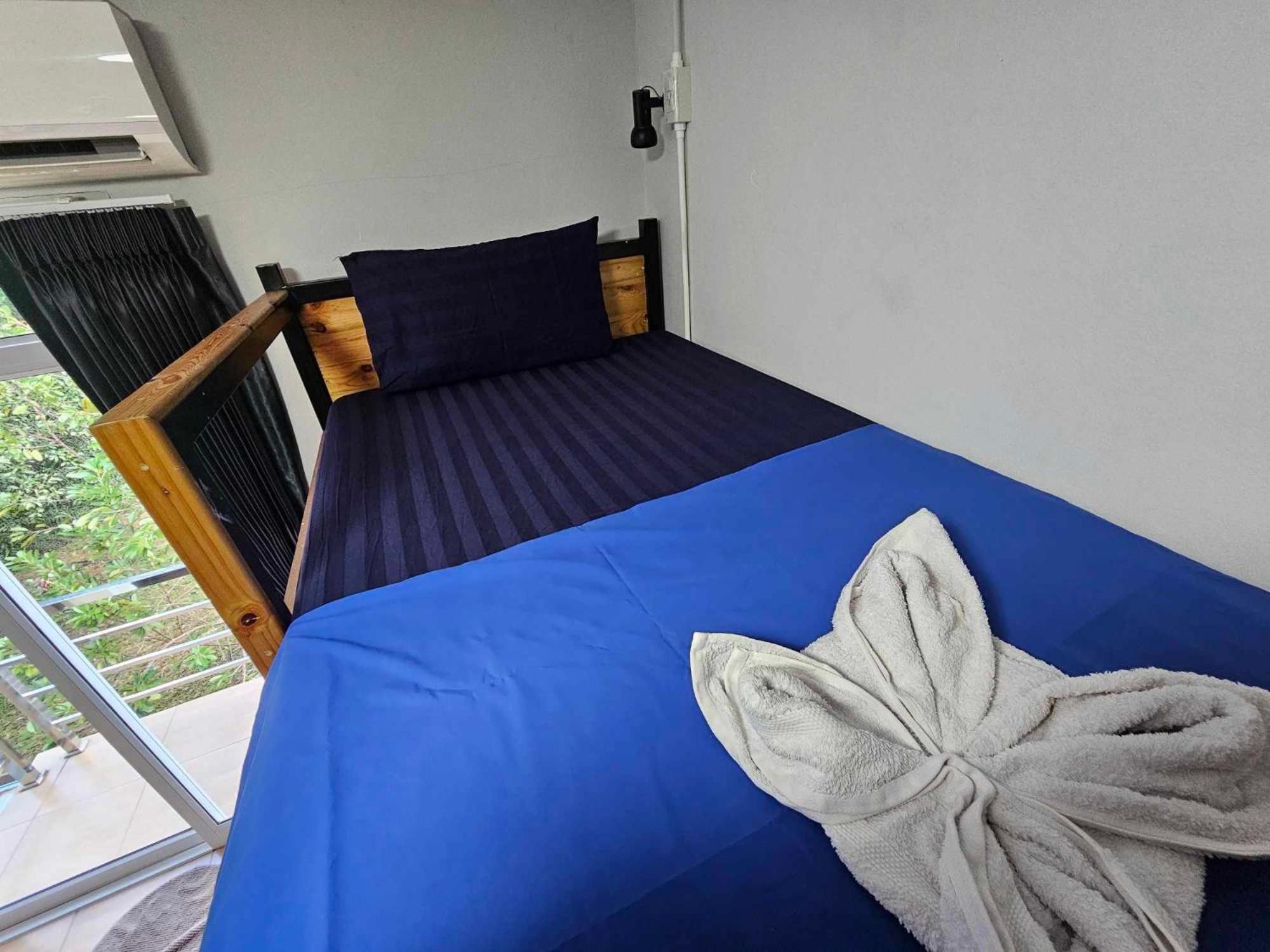 Eq Hostel Thong Sala Esterno foto