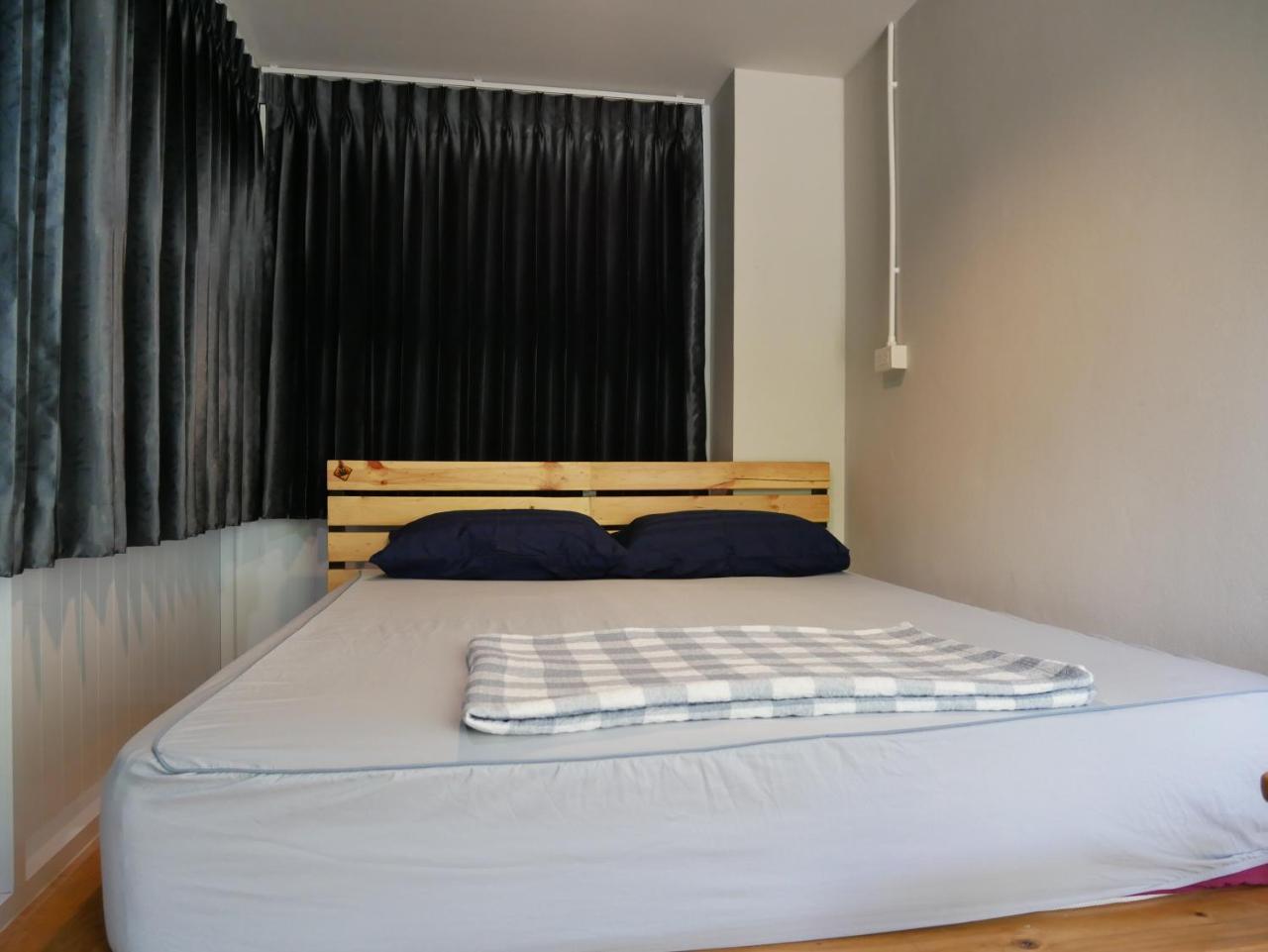 Eq Hostel Thong Sala Esterno foto