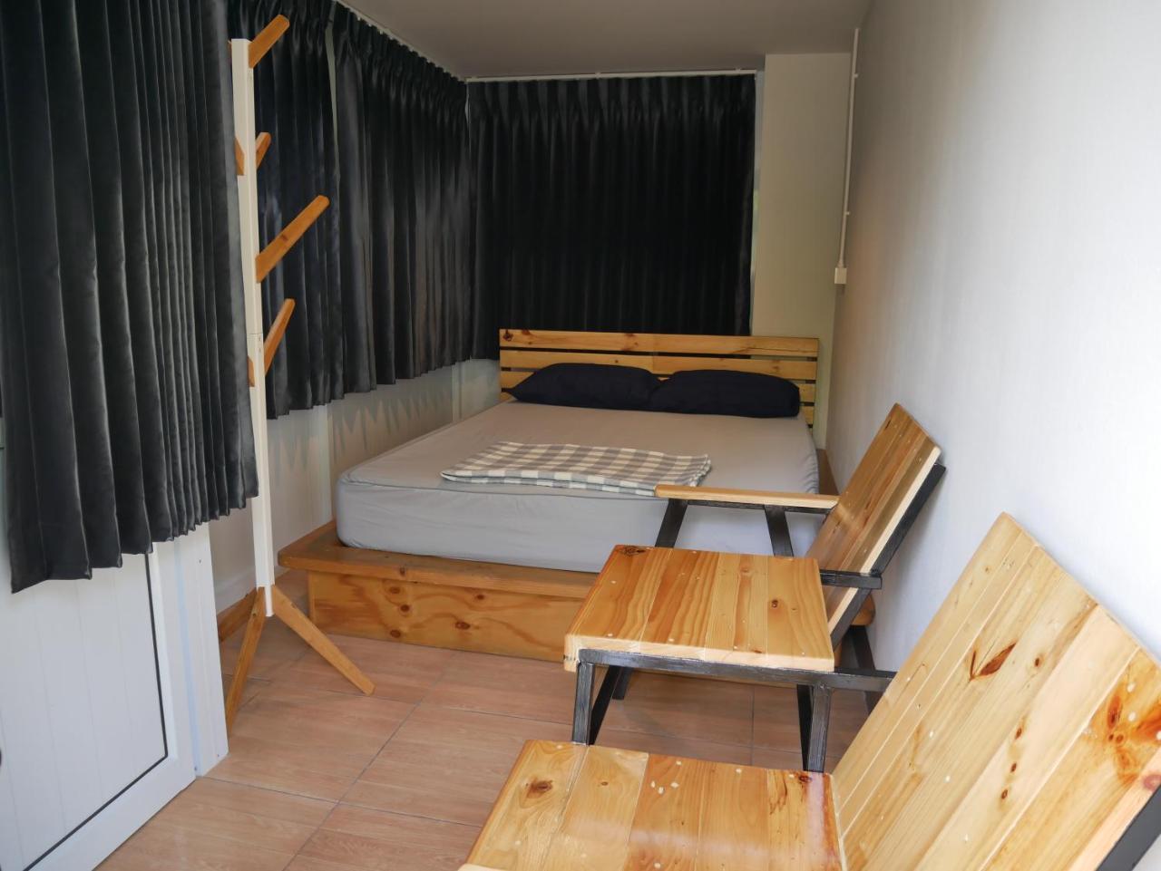 Eq Hostel Thong Sala Esterno foto
